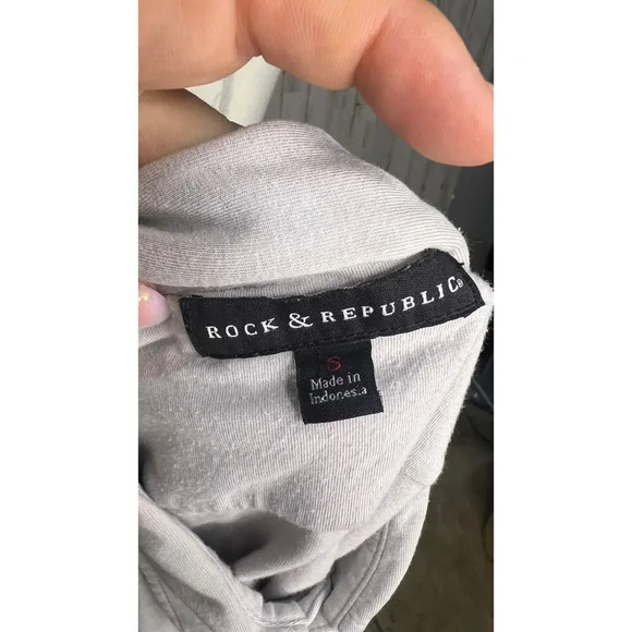 Rock & Republic Men's Gray Polo Shirt Medium Short Sleeve Double Pockets - Picture 4 of 4